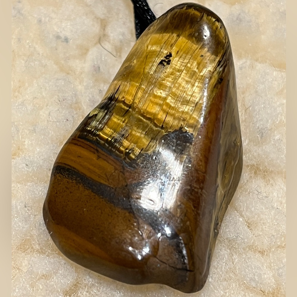 Tiger's eye crystal necklace with black cord.
#Leaves